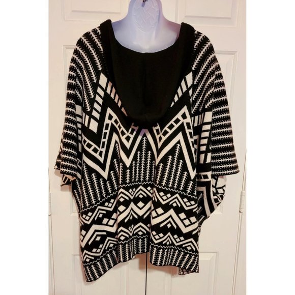 Express black & white Aztec Tribal print hooded knit poncho - Picture 7 of 8